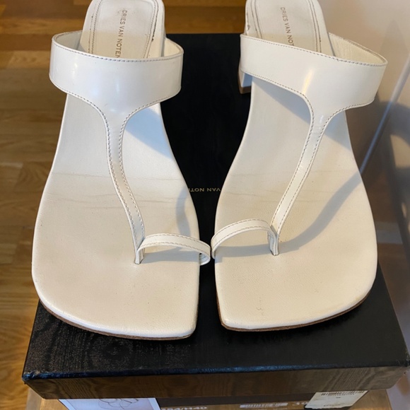 DRIES VAN NOTEN White Block Heel Thong Sandal with Toe Ring - Picture 2 of 5